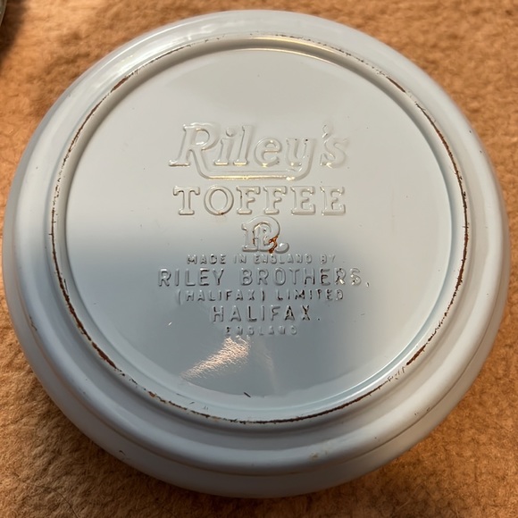 Vintage English Riley's toffee tin - Picture 3 of 3